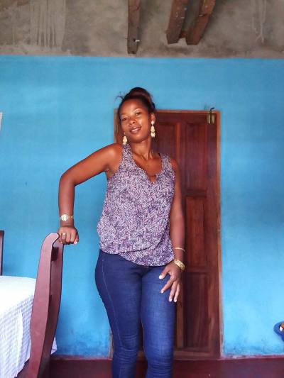 Olivia 32 ans Sambava  Madagascar