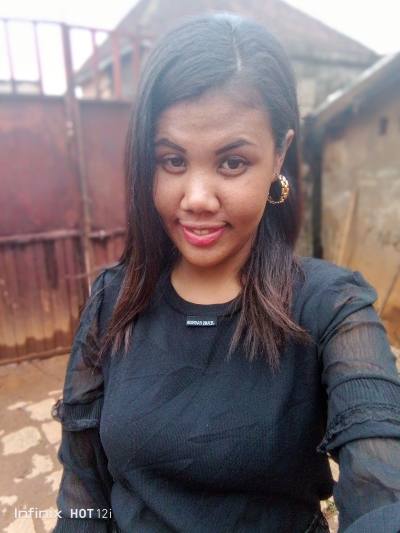 Miora 27 ans Antsirabe  Madagascar