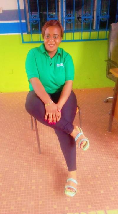 Tatiana 29 ans Oyombang  Cameroun