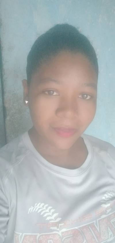 Erna 25 ans Nosy-be Madagascar