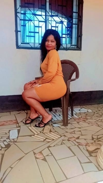 Carine 32 ans Mbanga  Cameroun