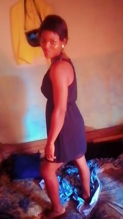 Nadine 29 ans Mbamoice Cameroun