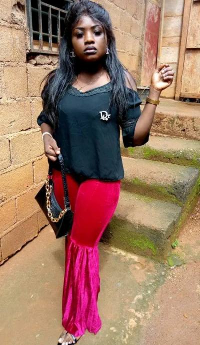 Laura 26 ans Baganté  Cameroun