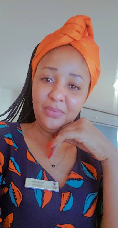 Chantal  31 Jahre Douala  Kamerun