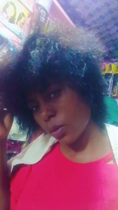 Carole 34 ans Yaoundé  Cameroun