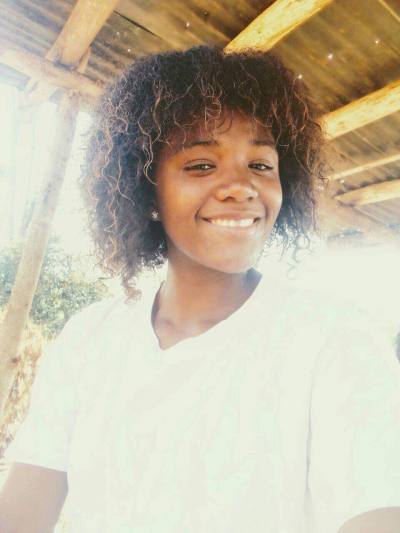 Luciana 24 ans Antalaha Madagascar