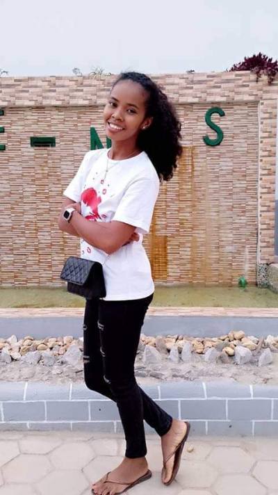 Faridah 25 ans Mahajanga Madagascar