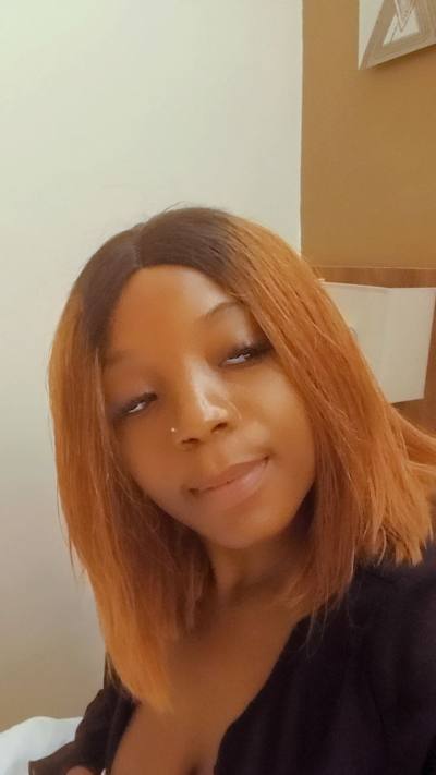 Cynthiche 27 Jahre Douala  Kamerun