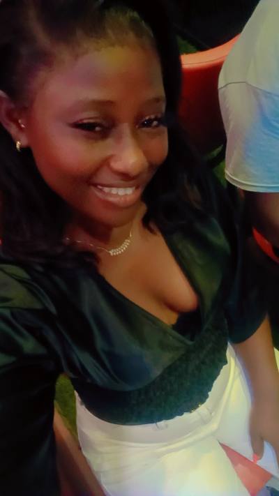 Leslie 28 ans Douala Cameroun