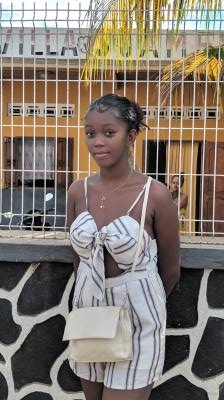 Clara 22 ans Ambanja Madagascar