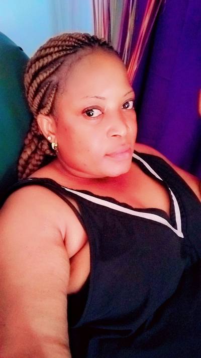 Jolie 33 ans Yaoundé  Cameroun