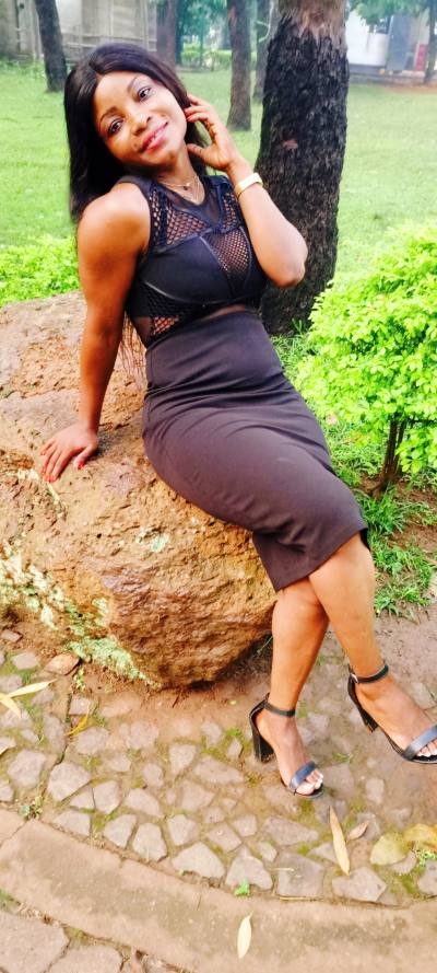 Josephine 35 ans Yaounde Cameroun