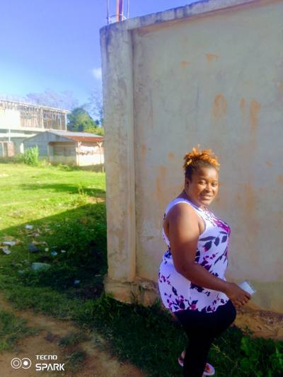 Clarah 25 ans Ampanefena Madagascar