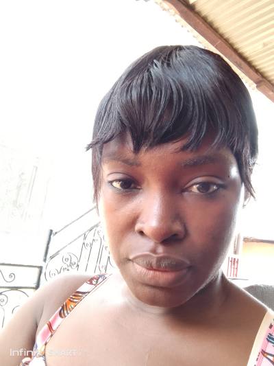 Gaelle 28 Jahre Yaoundé  Kamerun