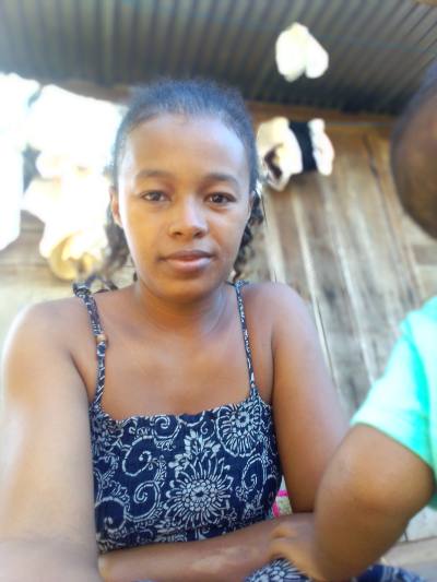 Elsa 31 ans Antalaha  Madagascar