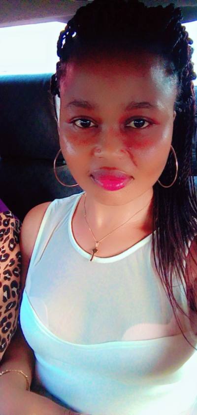 Carine 32 ans Mbanga  Cameroun