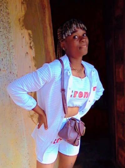 Elsa 18 ans Yaoundé 5 Cameroun