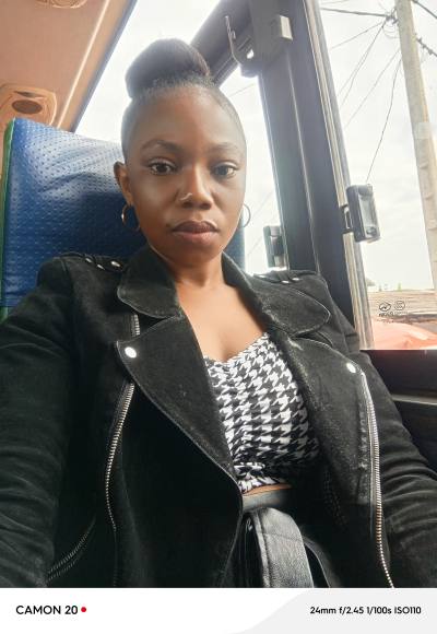 Mabelle 30 ans Yaoundé Cameroun