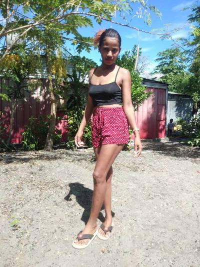 Luciana 24 ans Sambava  Madagascar