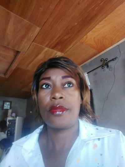 Albertine 46 ans Yaoundé 5eme Cameroun