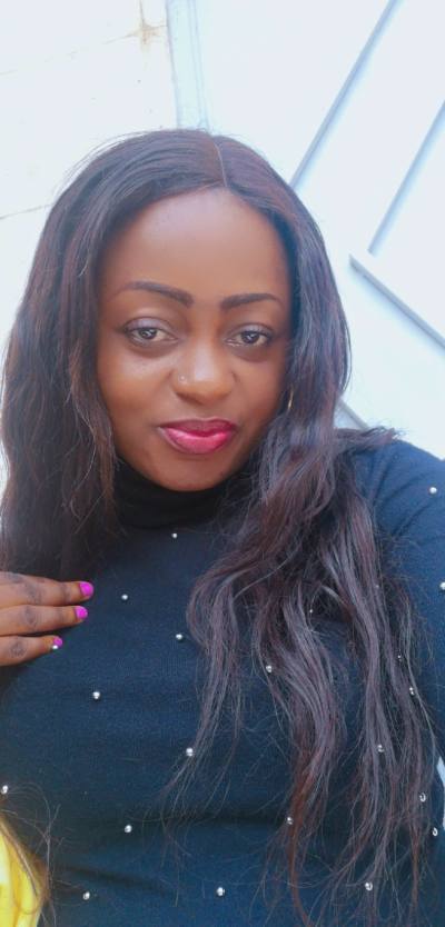 Lydie 29 ans Yaoundé Cameroun