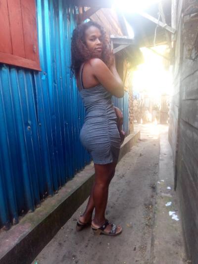 Sahondra 32 ans Toamasina Madagascar