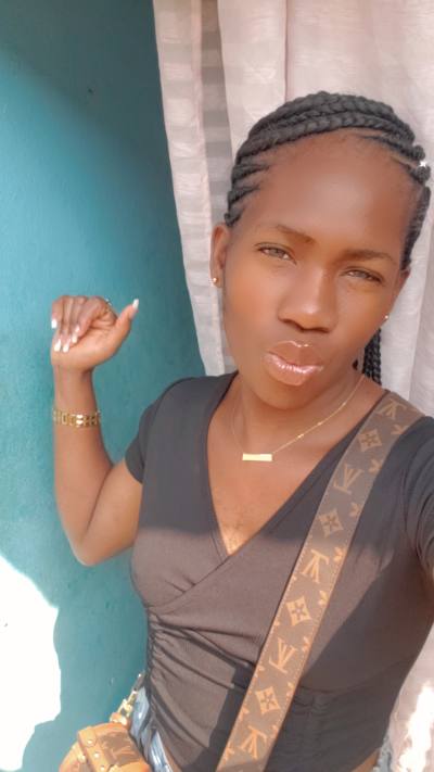 Ghislaine 28 Jahre Yaounde Kamerun