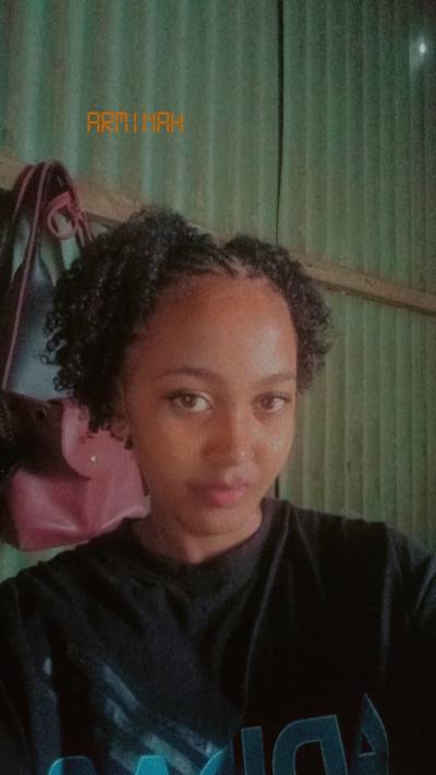 Arminah 21 ans Sambava Madagascar