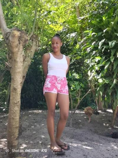 Nathalia 24 ans Sambava Madagascar