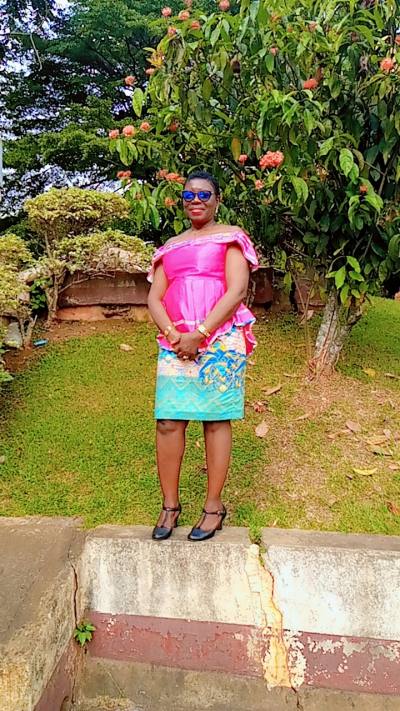 Marie 58 ans Yaoundé  Cameroun