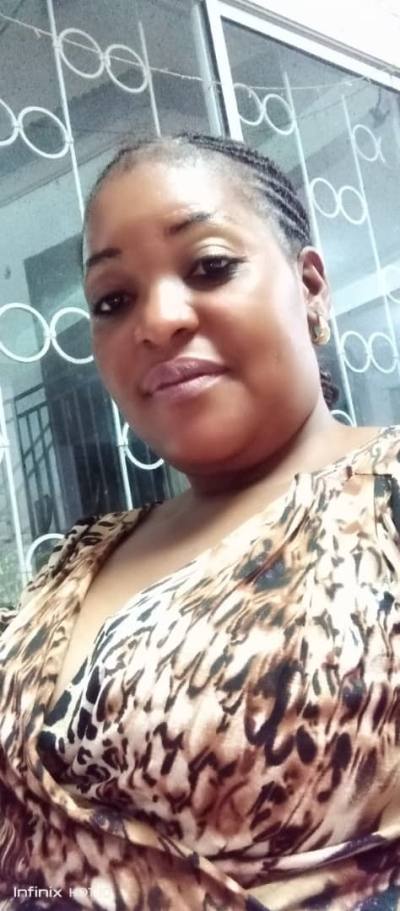 Marquise 32 ans Yaoundév Cameroun