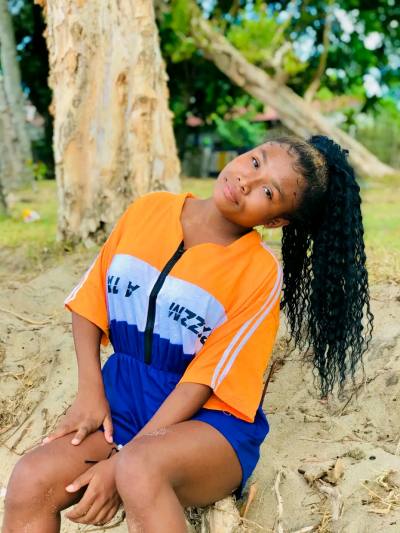 Romina 21 ans Sambava Madagascar