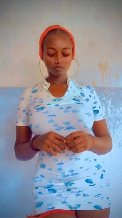 Sarah 28 ans Abidjan Côte d'Ivoire