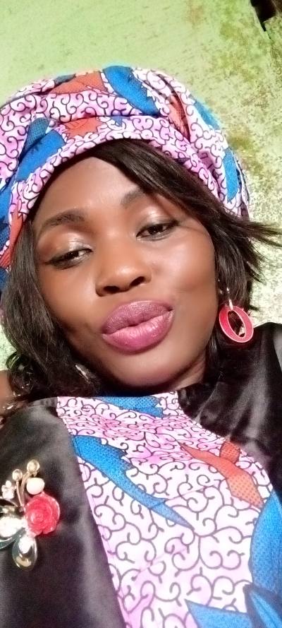 Aline 30 Jahre Bertoua Cameroun