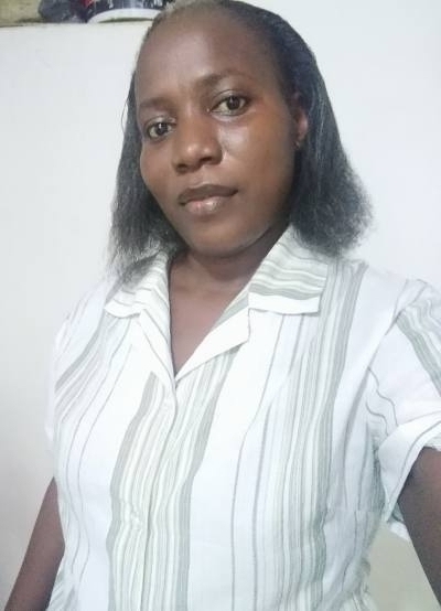 Juditha 38 Jahre Douala  Kamerun