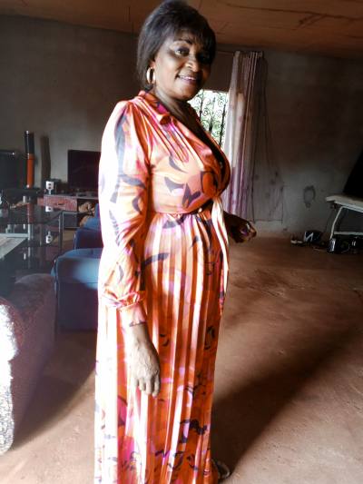 Clara 50 ans Urbaine  Cameroun