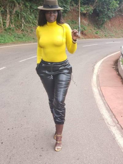 Anastasie 36 Jahre Yaoundé  Kamerun