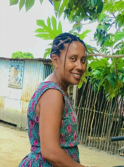 Angeline 49 ans Vohemar  Madagascar