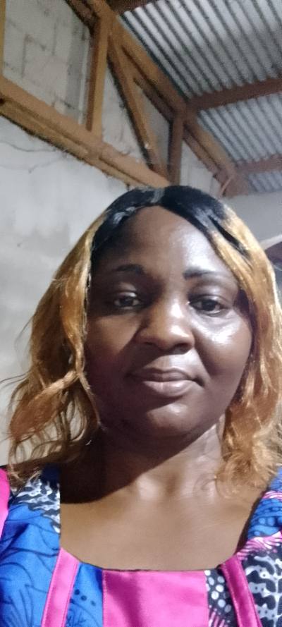 Victorine 42 ans Abong-mbang Cameroun