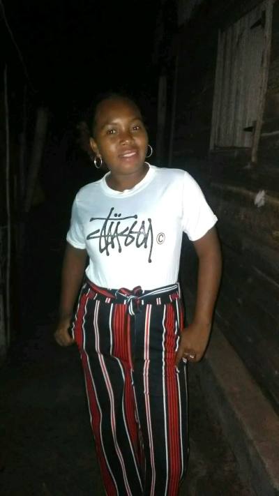 Zanatsoa 28 ans Toamasina Madagascar