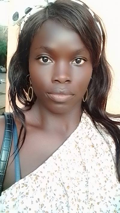 Agathe 29 ans Yaoundé  Cameroun