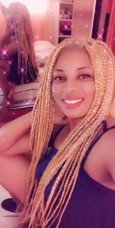 BINTA 32 years Dakar Senegal