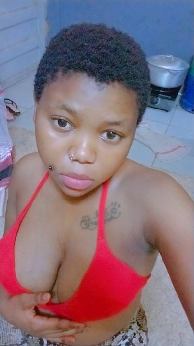 Sandra 22 ans Yaounde Cameroun