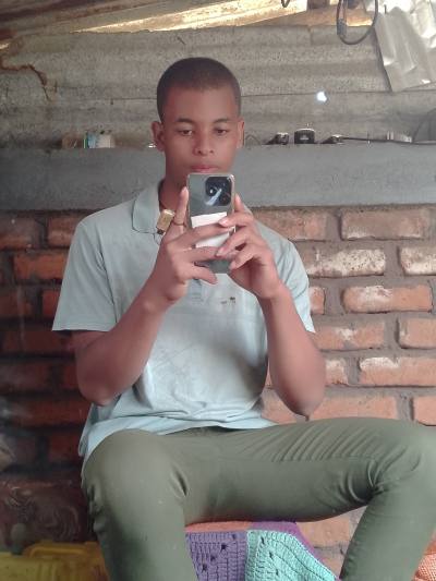 Sylvio 19 ans Urbaines  Madagascar