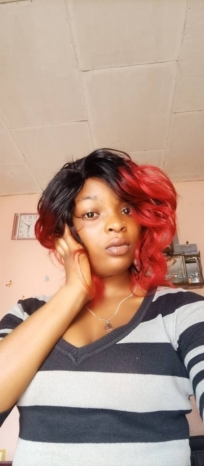 Celine  24 ans Yaoundé  Cameroun