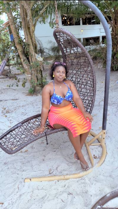 Sarah 22 years Libreville  Gabon