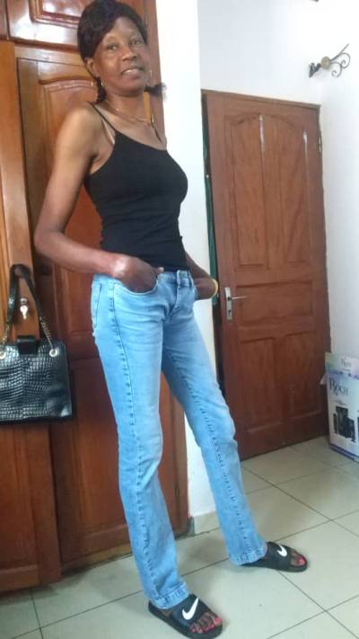 Carine 38 Jahre Yaounde Kamerun