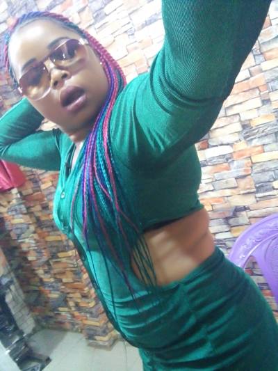 Viviane 28 ans Yaoundé Cameroun