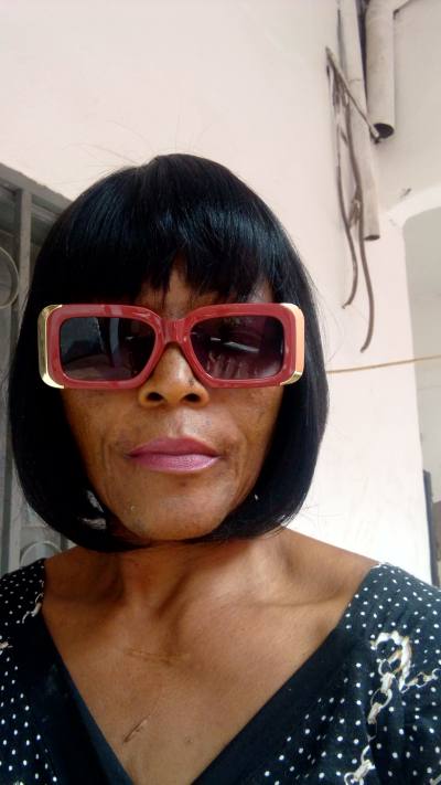 Christina 50 ans Yaoundé Centre Cameroun