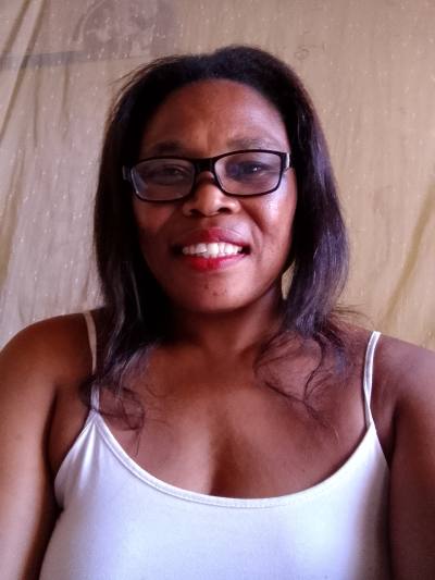 Hermine 44 Jahre Yaoundé  Cameroun